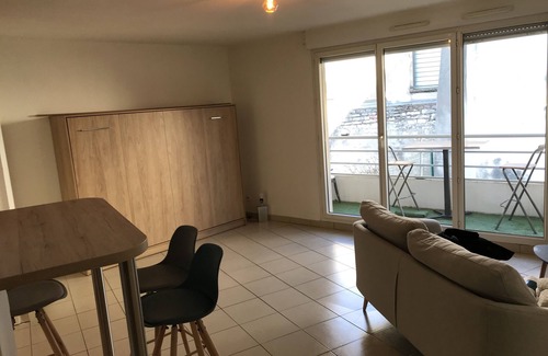 Chalon-sur-Saone Apartment | Beautiful apartment in a good location renovated to new quality bedding