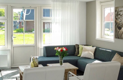 West-Graftdijk House | Beautiful apartment in villa for 6 guests with WIFI, TV, terrace and parking