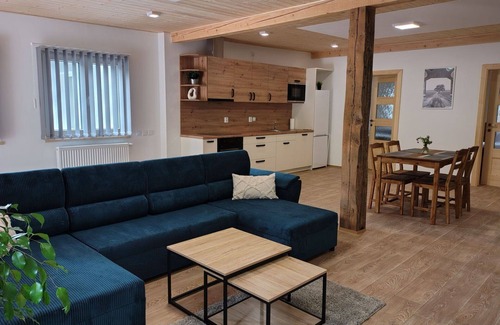 Desna Apartment | Beautiful apartment for 4 people with WIFI, pool, TV, patio and parking