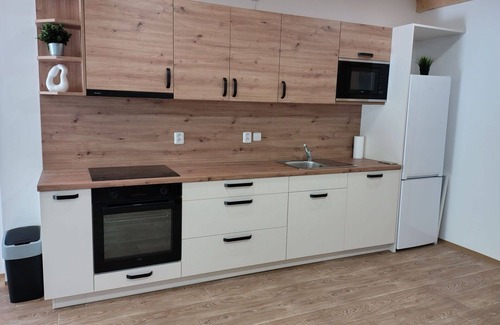 Desna Apartment | Beautiful apartment for 4 people with WIFI, pool, TV, patio and parking