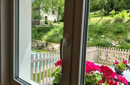 Desna Apartment | Beautiful apartment for 4 people with WIFI, pool, TV, patio and parking