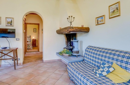 Giugnano Apartment | Beautiful apartment for 6 people with pool, WIFI, TV, pets allowed and parking