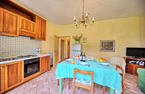 San Gimignano Apartment | Beautiful apartment for 4 guests with A/C, pool, WIFI, TV, panoramic view and parking