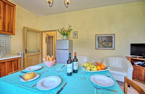 San Gimignano Apartment | Beautiful apartment for 4 guests with A/C, pool, WIFI, TV, panoramic view and parking