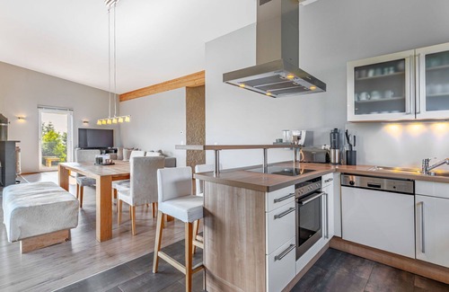 Sankt Urban Apartment | Beautiful apartment for 6 guests with WIFI, TV, balcony, pets allowed and parking