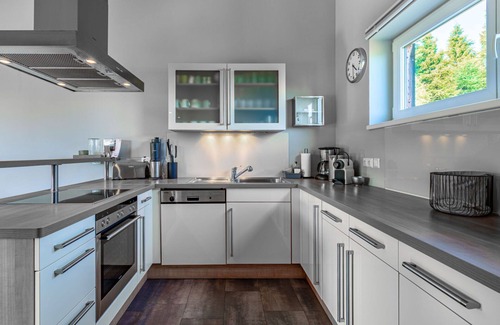 Sankt Urban Apartment | Beautiful apartment for 6 guests with WIFI, TV, balcony, pets allowed and parking
