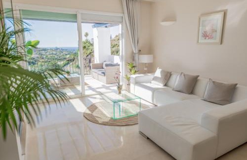 Benahavis Apartment | Beautiful Apartment Amazing Views and Pool