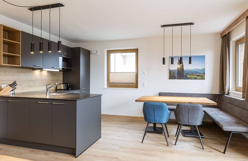 Paß Thurn Apartment | Beautiful apartment for 6 people with WIFI, pool, TV and balcony