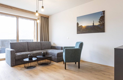 Paß Thurn Apartment | Beautiful apartment for 6 people with WIFI, pool, TV and balcony