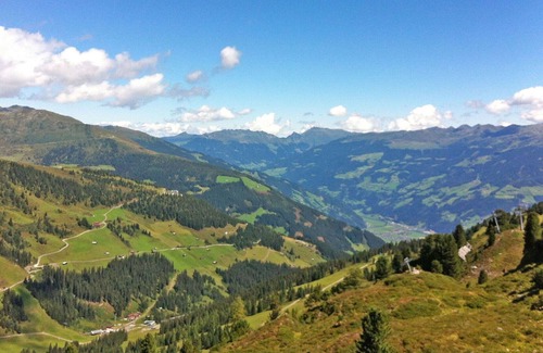 Finkenberg Apartment | Beautiful apartment for 6 people with WIFI, TV, balcony and parking