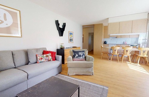 Valbella Apartment | Beautiful apartment for 4 guests with TV, balcony, pets allowed and parking
