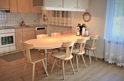 Valbella Apartment | Beautiful apartment for 4 guests with TV, balcony, pets allowed and parking