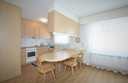 Valbella Apartment | Beautiful apartment for 4 guests with TV, balcony, pets allowed and parking