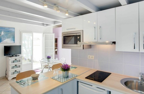 Guethary Apartment | Beautiful apartment for 2 guests with WIFI, A/C, TV, terrace and parking