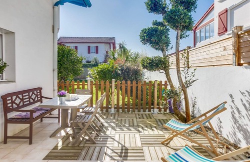 Guethary Apartment | Beautiful apartment for 2 guests with WIFI, A/C, TV, terrace and parking