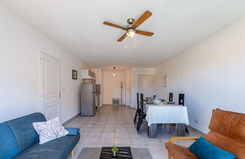 Narbonne Apartment | Beautiful apartment for 4 people with TV, balcony and parking