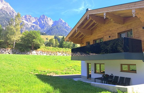 Leogang Apartment | Beautiful apartment for 4 people with WIFI, TV, terrace, pets allowed and panoramic view