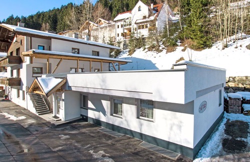 Kappl Apartment | Beautiful apartment for 20 guests with WIFI and parking