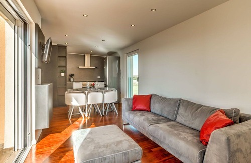 Lovrecica Apartment | Beautiful apartment for 6 people with WIFI, A/C, TV, terrace and parking