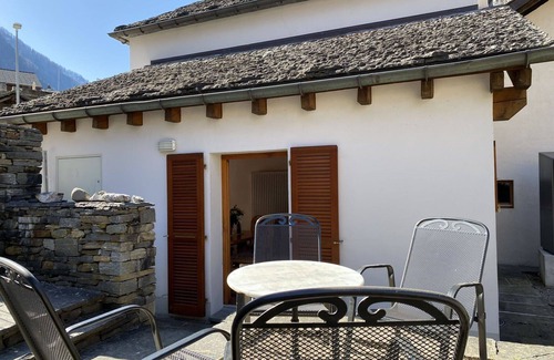 Augio Apartment | Beautiful apartment for 4 guests with WIFI, TV and patio