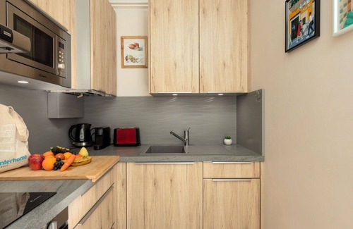 Lunel Apartment | Beautiful apartment for 2 people with WIFI, A/C, TV, terrace and parking