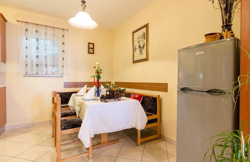 Mosenice Apartment | Beautiful apartment for 4 guests with WIFI, A/C, TV and patio