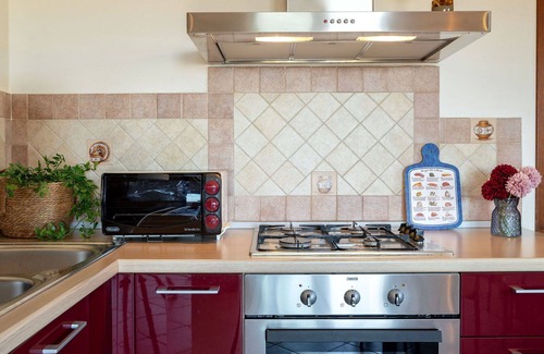 Schifoni Apartment | Beautiful apartment for 6 people with WIFI, A/C, TV, patio, pets allowed and parking