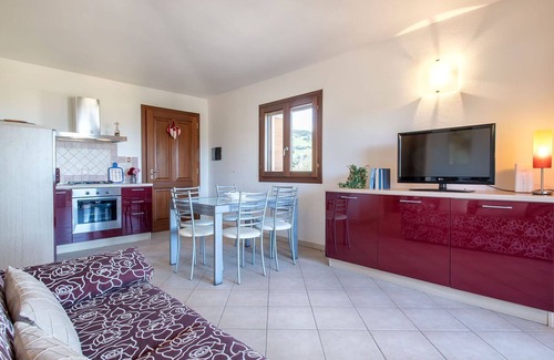 Schifoni Apartment | Beautiful apartment for 6 people with WIFI, A/C, TV, patio, pets allowed and parking
