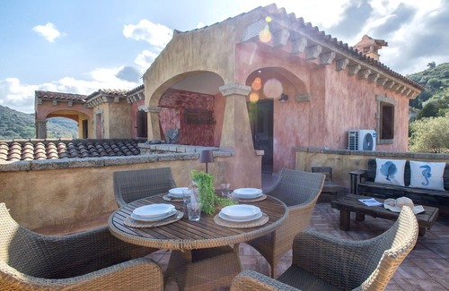 Schifoni Apartment | Beautiful apartment for 6 people with WIFI, A/C, TV, patio, pets allowed and parking