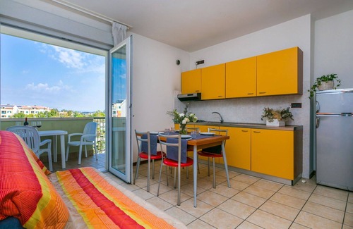 Caorle Apartment | Beautiful apartment for 6 people with A/C, WIFI, TV, balcony and parking