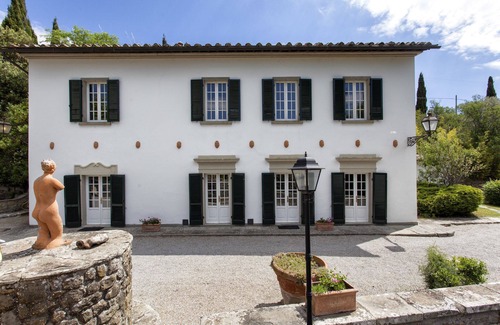 Cortona Apartment | Beautiful apartment for 2 people with pool, A/C, WIFI, TV, panoramic view and parking