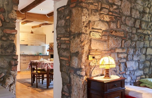 Claino Con Osteno Apartment | Beautiful apartment for 4 guests with TV and parking
