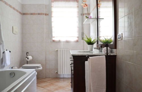 Travaco Siccomario Apartment | Beautiful apartment for 2 people with WIFI, A/C, TV, balcony, pets allowed and parking