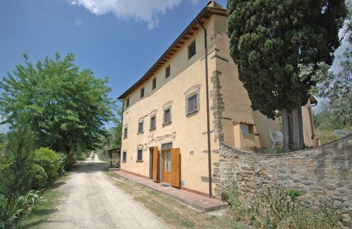 Scandicci Apartment | Beautiful apartment for 4 people with pool, WIFI, TV and parking, close to Florence