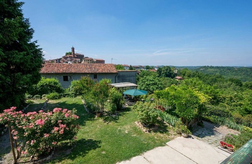 Camerano Casasco Apartment | Beautiful apartment for 5 guests with WIFI, TV, patio, pets allowed, panoramic view and parking