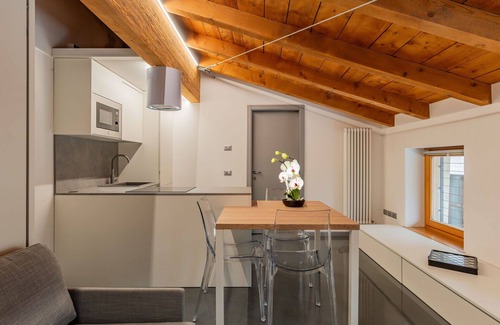 Trento Old Town Apartment | Beautiful apartment for 2 people with A/C, TV and parking