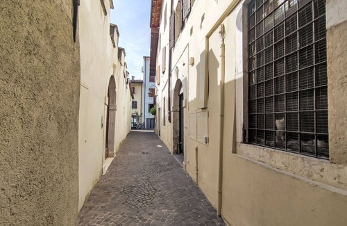 Trento Old Town Apartment | Beautiful apartment for 2 people with A/C, TV and parking