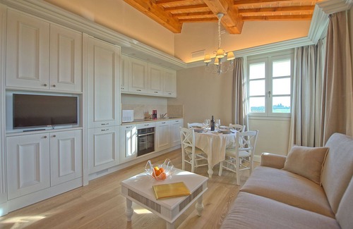 Vinci Apartment | Beautiful apartment for 4 people with A/C, WIFI, pool, TV, panoramic view and parking