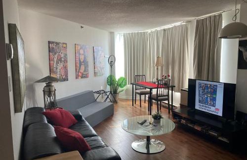 Shaughnessy Village Apartment | Beautiful APARTMENT - GORGEOUS VIEW of the city - 7 MINUTE WALK TO METRO - SELF CHECK IN