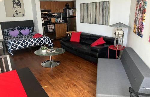 Shaughnessy Village Apartment | Beautiful APARTMENT - GORGEOUS VIEW of the city - 7 MINUTE WALK TO METRO - SELF CHECK IN