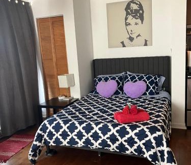 Shaughnessy Village Apartment | Beautiful APARTMENT - GORGEOUS VIEW of the city - 7 MINUTE WALK TO METRO - SELF CHECK IN