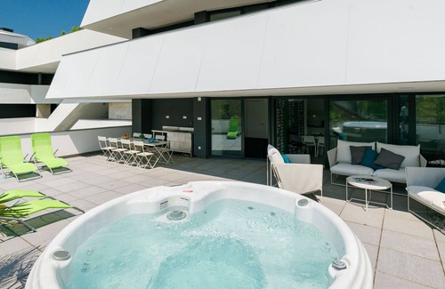 Balatonszemes Apartment | Beautiful apartment for 6 people with pool, A/C, WIFI, TV, terrace, pets allowed and parking