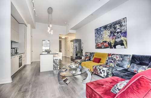 Midtown Toronto Apartment | Beautiful apartment in the hart of Yorkville with a fully furnished balcony.