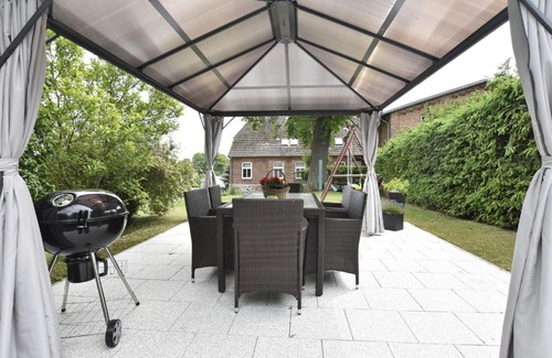 Satow Apartment | Beautiful Apartment in Gerdshagen with Barbecue