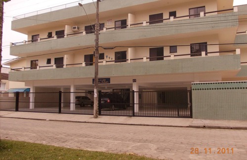 Toninhas Apartment | Beautiful Apartment in front of Toninhas Beach in Condominium with Pool