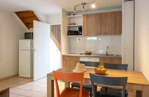 Saumur House | Beautiful apartment in villa for 4 guests with pool, internet, TV, terrace, pets allowed and par.