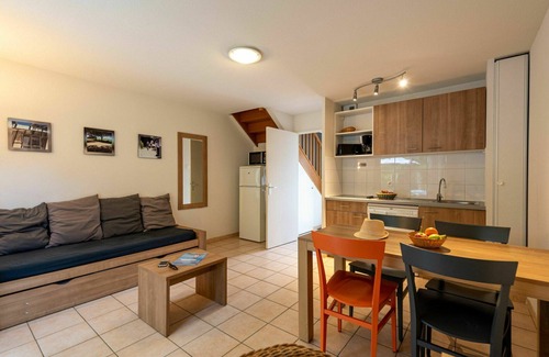 Saumur House | Beautiful apartment in villa for 4 guests with pool, internet, TV, terrace, pets allowed and par.
