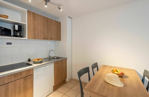 Saumur House | Beautiful apartment in villa for 4 guests with pool, internet, TV, terrace, pets allowed and par.