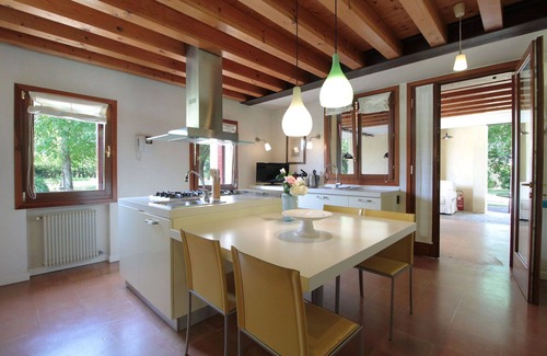 Silea House | Beautiful apartment in villa for 4 people with A/C, pool, WIFI, patio and parking