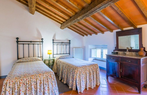 Marradi Villa | Beautiful apartment in villa with WIFI, pool, TV, pets allowed, panoramic view and parking